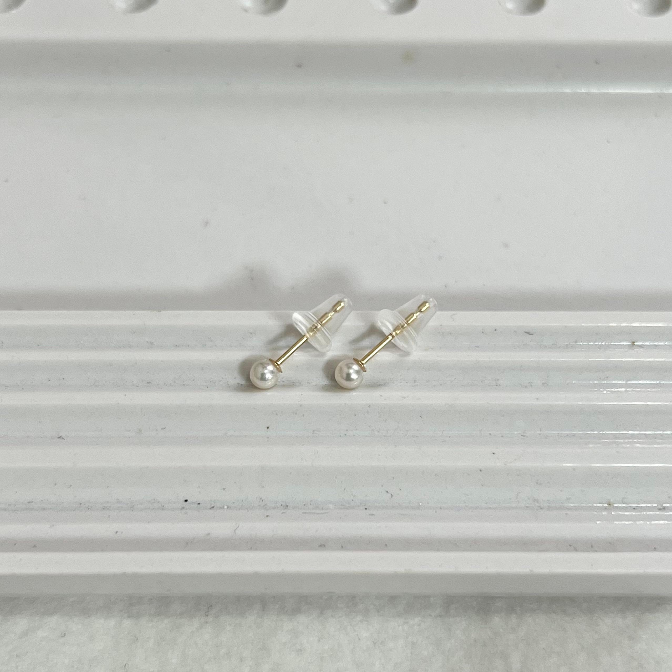 K18YG 一粒パール ピアス 2.5-3ミリ あこや真珠 18金 イエローゴールド ベビーパール シリコンキャッチ1枚目の画像